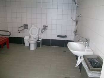תא משולב שירותים-מקלחת-מלתחה